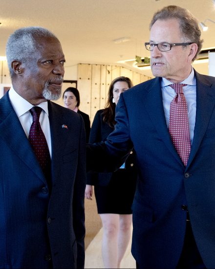 Kofi Annan with Michael Mœller during a visit to the Palais des Nations, Geneva of the Board of the UN Foundation. 13 May 2014. UN Photo / Jean-Marc Ferré