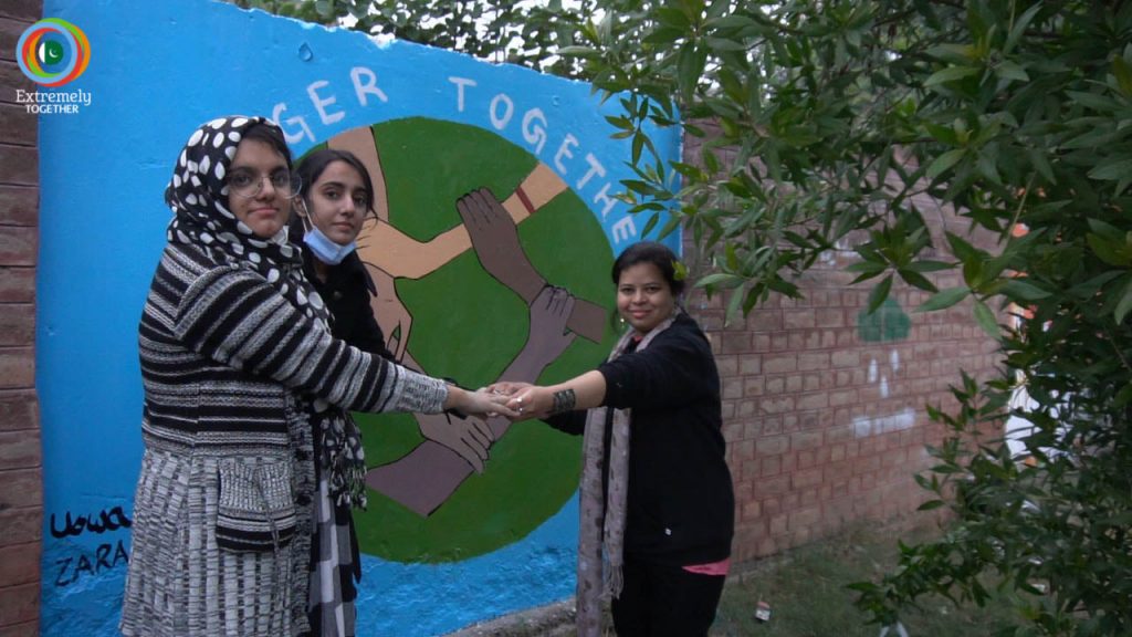 Painting for Peace in Lahore - a campaign to prevent violent extremism led by a woman in Pakistan