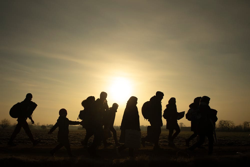 Migrants walk towards the Turkey's Pazarkule border